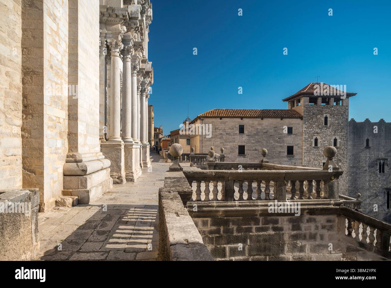 GRAND ESCALIER CATHÉDRALE DE GÉRONE VIEILLE VILLE DE GÉRONE VILLE CATALOGNE ESPAGNE Banque D'Images