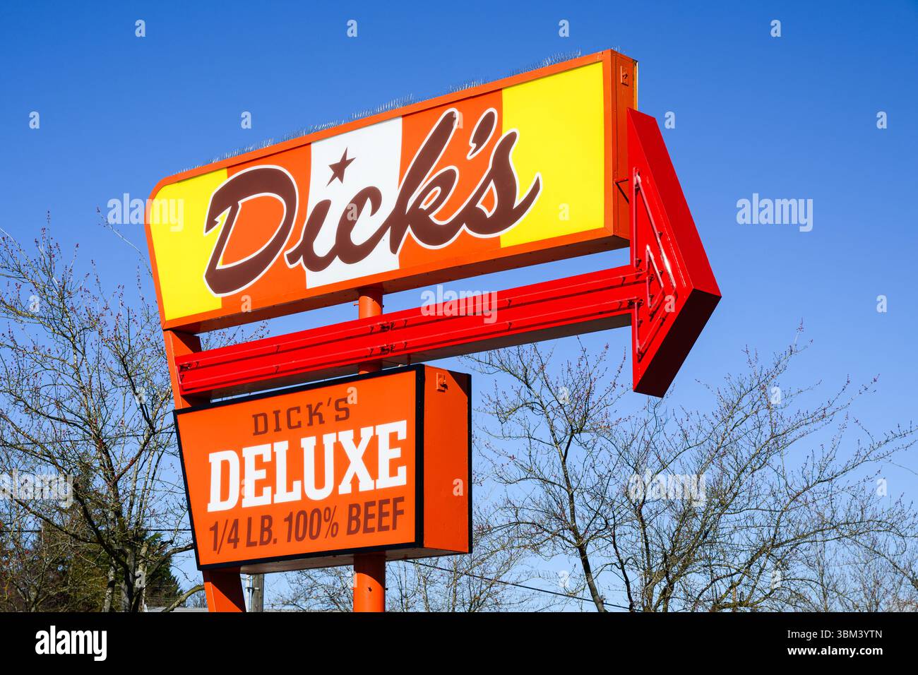 Seattle - 6 mars 2025 ; panneau de restauration rapide Dick's Drive-In hamburger avec information Banque D'Images