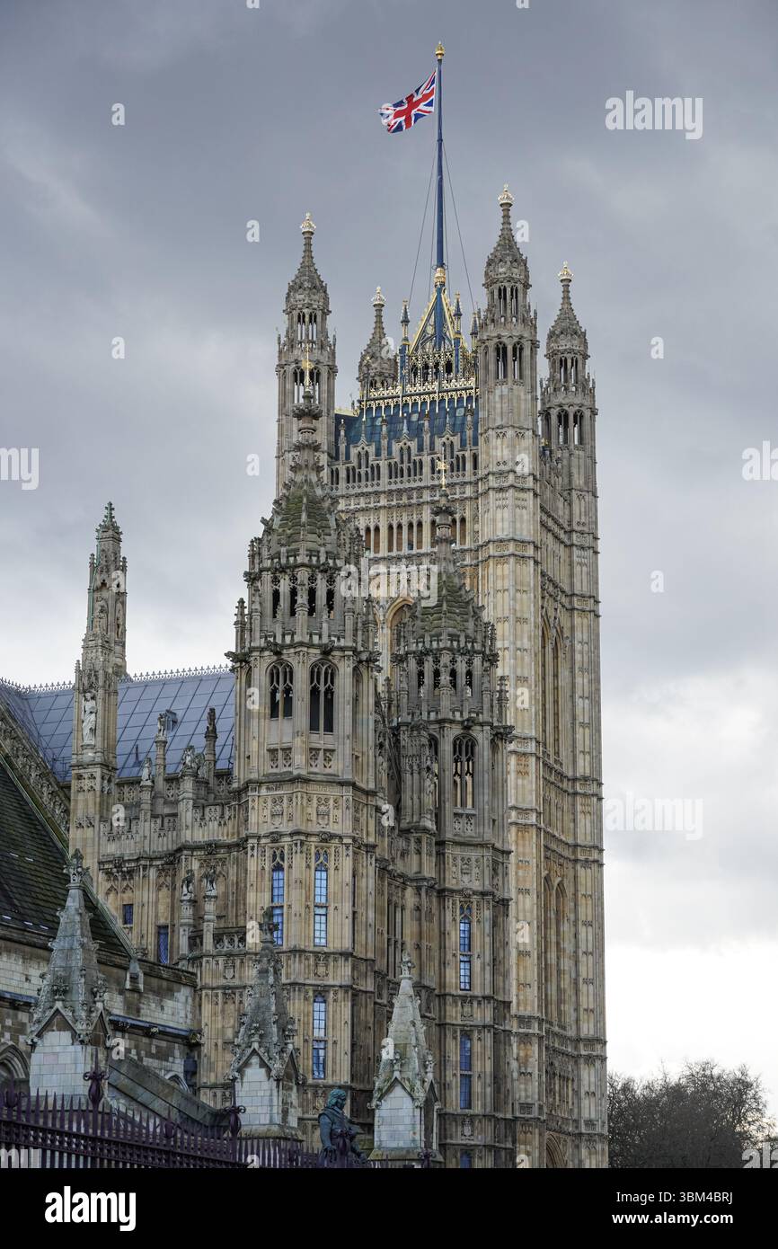 Drapeau syndical au sommet de la tour Victoria, partie du palais de Westminster à Londres, Angleterre Royaume-Uni Banque D'Images