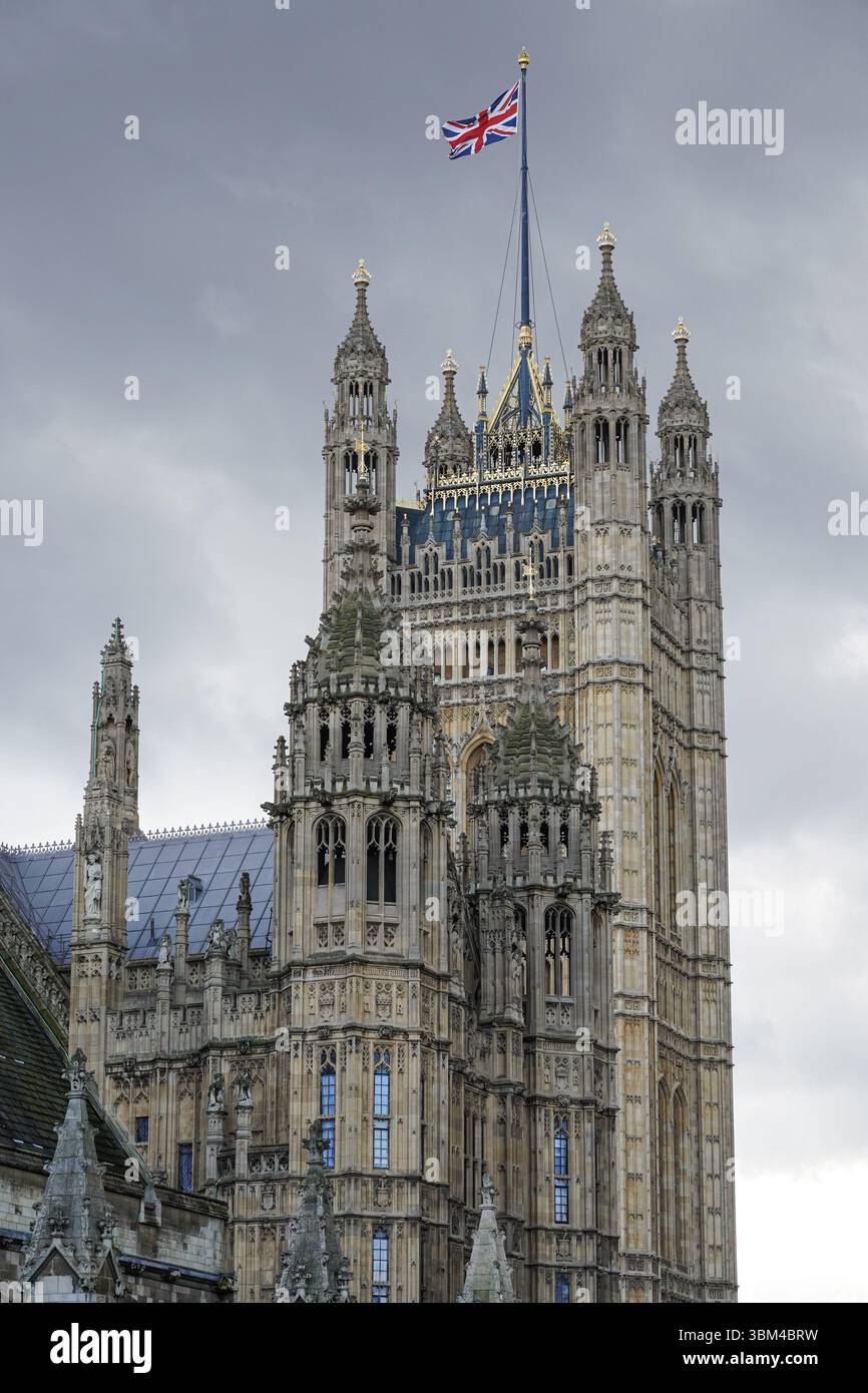 Drapeau syndical au sommet de la tour Victoria, partie du palais de Westminster à Londres, Angleterre Royaume-Uni Banque D'Images