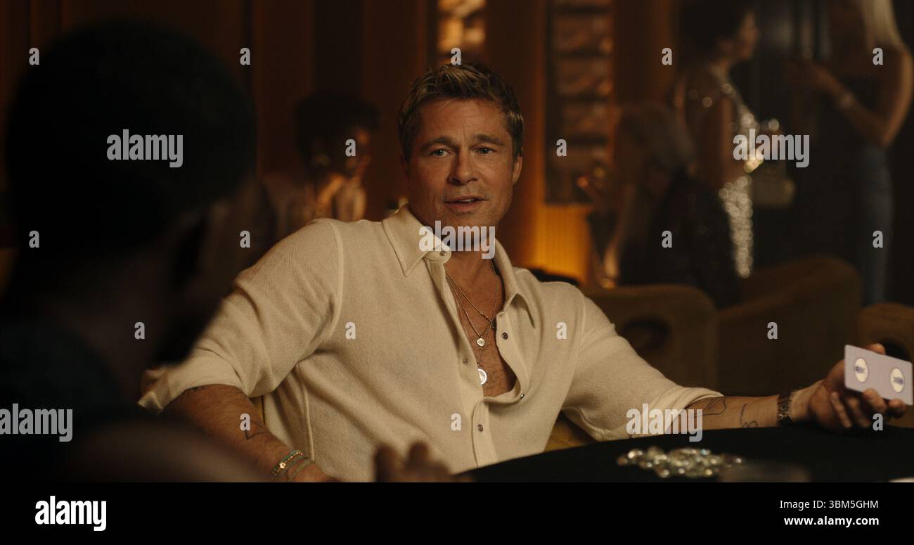DATE DE SORTIE : 27 juin 2025. TITRE : F1. F1 : The Movie STUDIO : Warner Bros. RÉALISATEUR : Joseph Kosinski. TRACÉ : suit un pilote de formule 1 qui sort de sa retraite pour encadrer et faire équipe avec un pilote plus jeune. EN VEDETTE : BRAD PITT dans le rôle de Sonny Hayes. (Crédit image : © Warner Bros/Entertainment Pictures/ZUMAPRESS.com) USAGE ÉDITORIAL UNIQUEMENT ! Non destiné à UN USAGE commercial ! Banque D'Images
