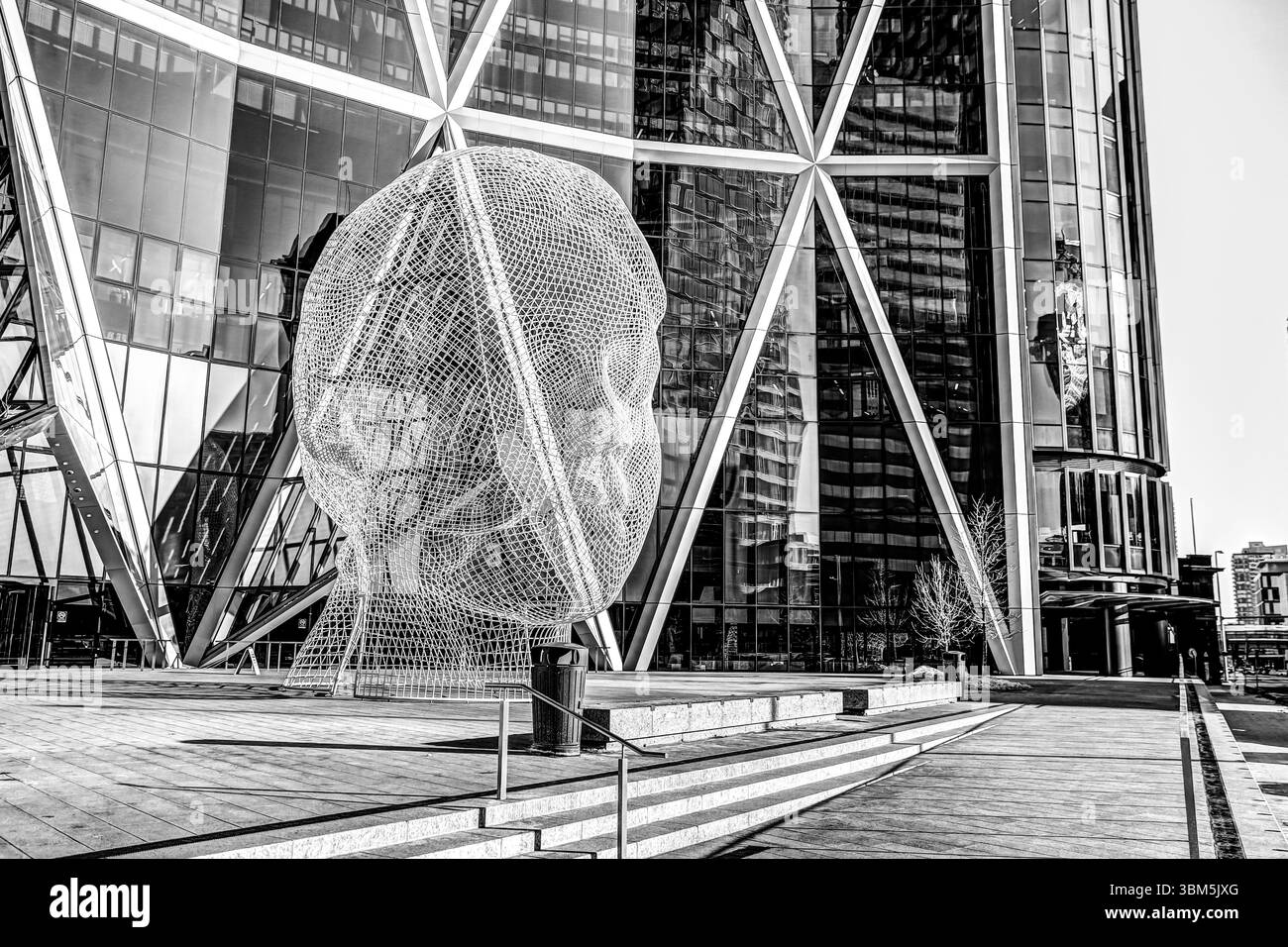 Détails architecturaux de la sculpture « Wonderland » de Jaume Plensa à Calgary, Alberta Banque D'Images