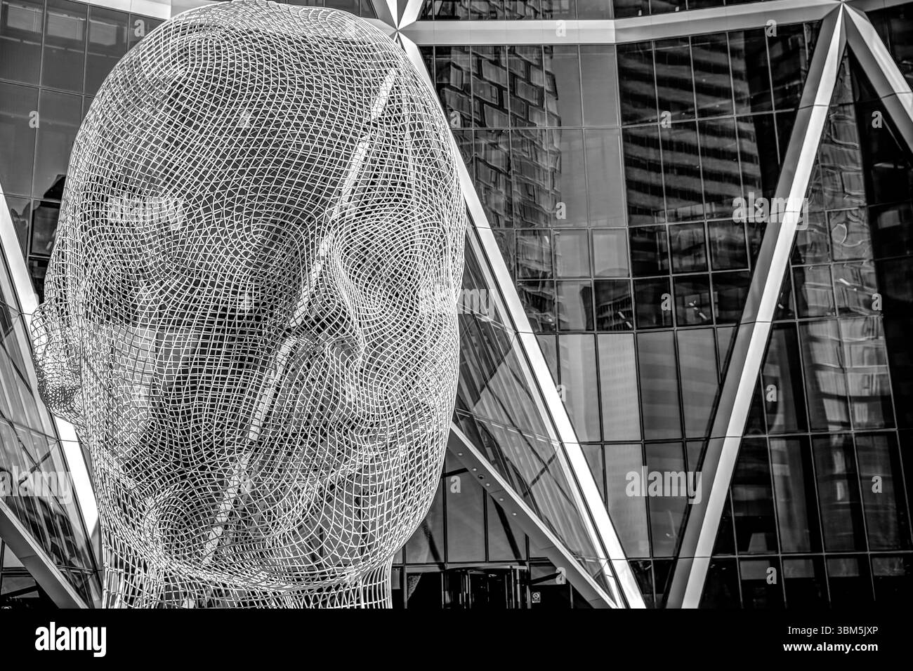 Détails architecturaux de la sculpture « Wonderland » de Jaume Plensa à Calgary, Alberta Banque D'Images