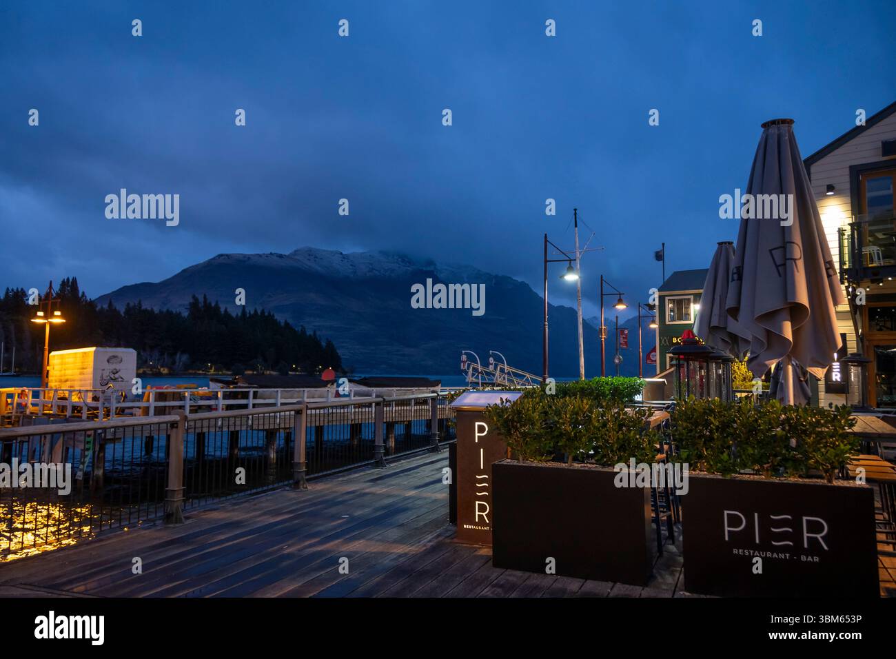 Front de mer, lac Wakatipu, Queenstown, Central Otago, Île du Sud, nouvelle-Zélande Banque D'Images
