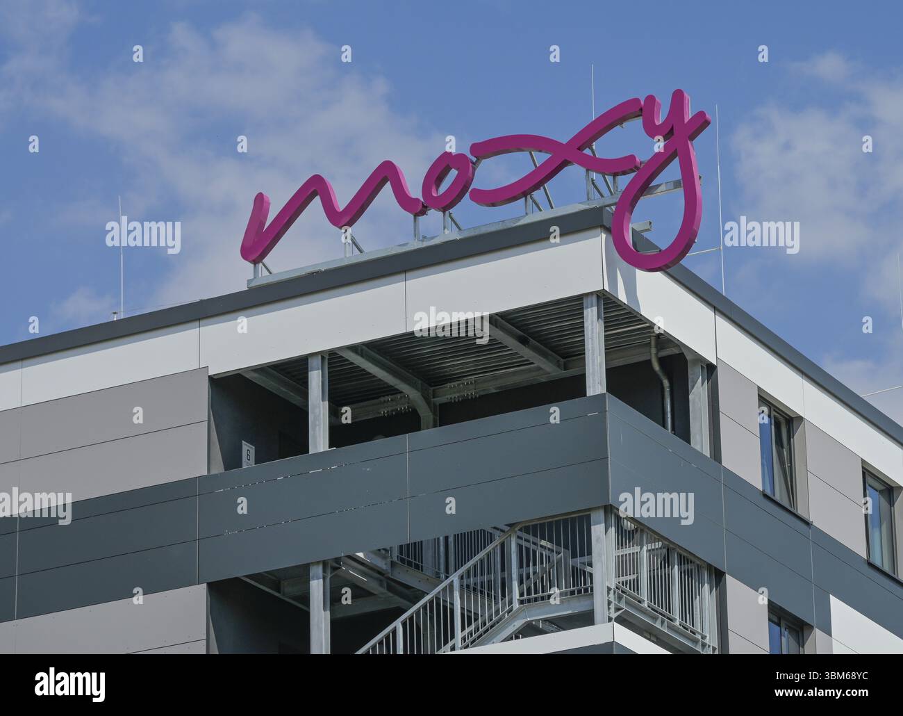 Hotel Moxy, Andreasstrasse, Holzmarktstrasse, Mitte quartier, Berlin, Allemagne, Europe Banque D'Images Hotel Moxy, Andreasstrasse, Holzmarktstrasse, Mitte quartier, Berlin, Allemagne, Europe Banque D'Images