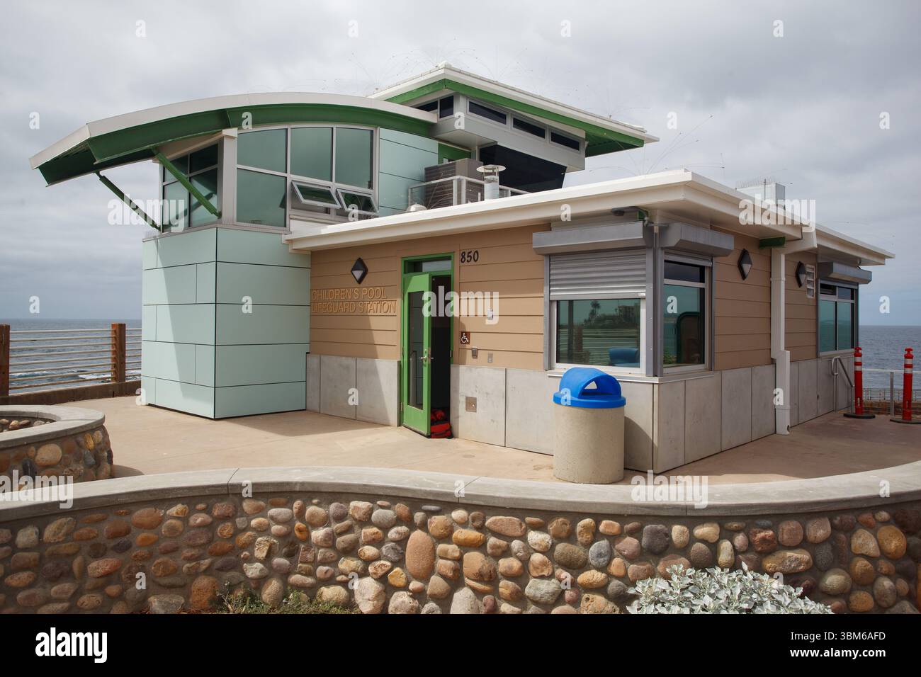 Une belle maison de cottage en bois au bord de l'océan Pacifique à la Jolla, San Diego, Californie, États-Unis Banque D'Images