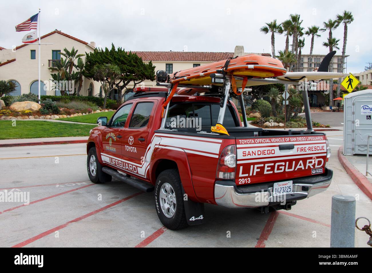 Un pick-up de sauveteur au bord de l'océan Pacifique à la Jolla, San Diego, Californie, États-Unis Banque D'Images