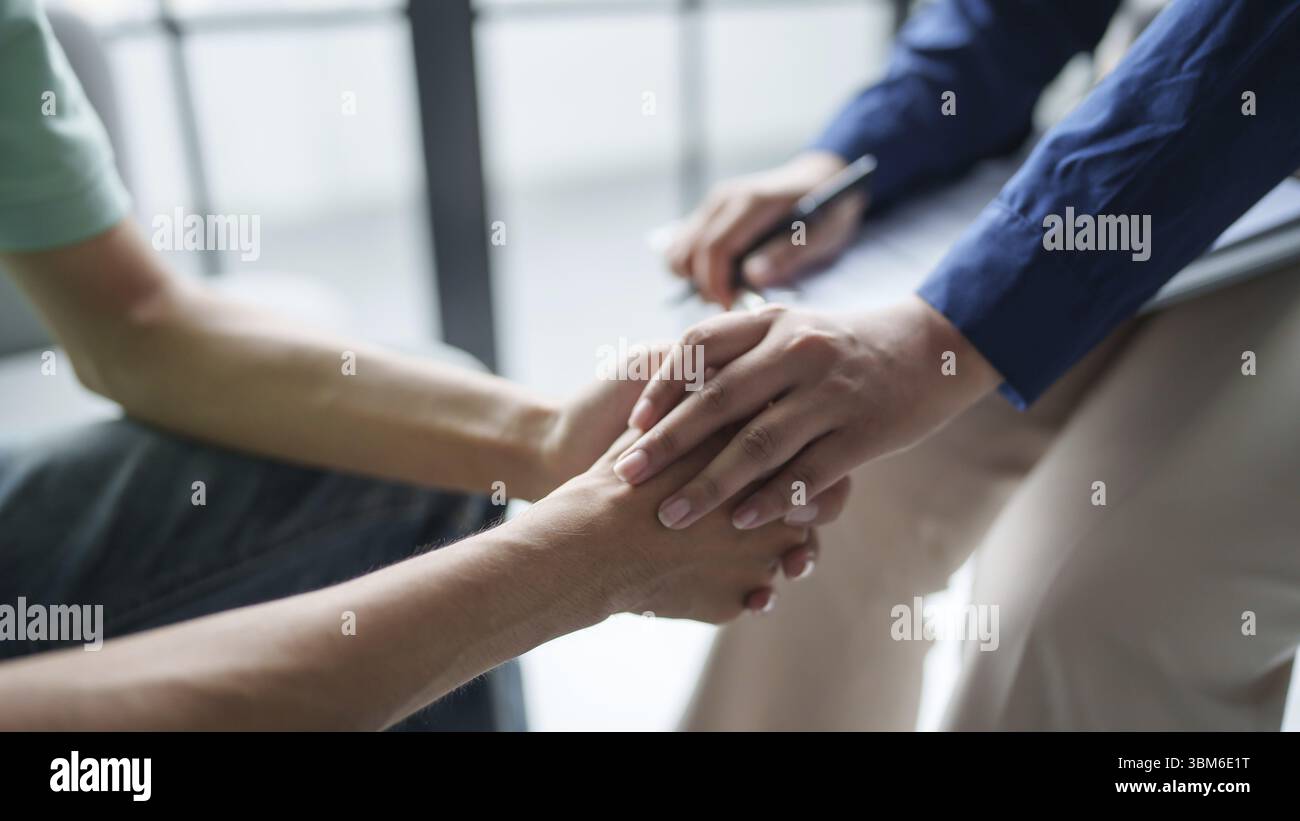 Psychothérapie professionnelle prendre note pendant le rendez-vous patient discutant des problèmes de santé mentale avec le psychologue santé mentale Banque D'Images