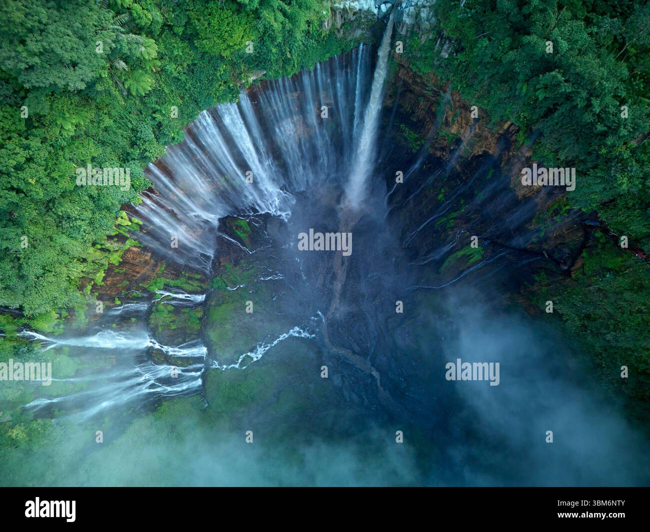 Tumpak Sewu (mille cascades), Java oriental, Indonésie - aérien Banque D'Images