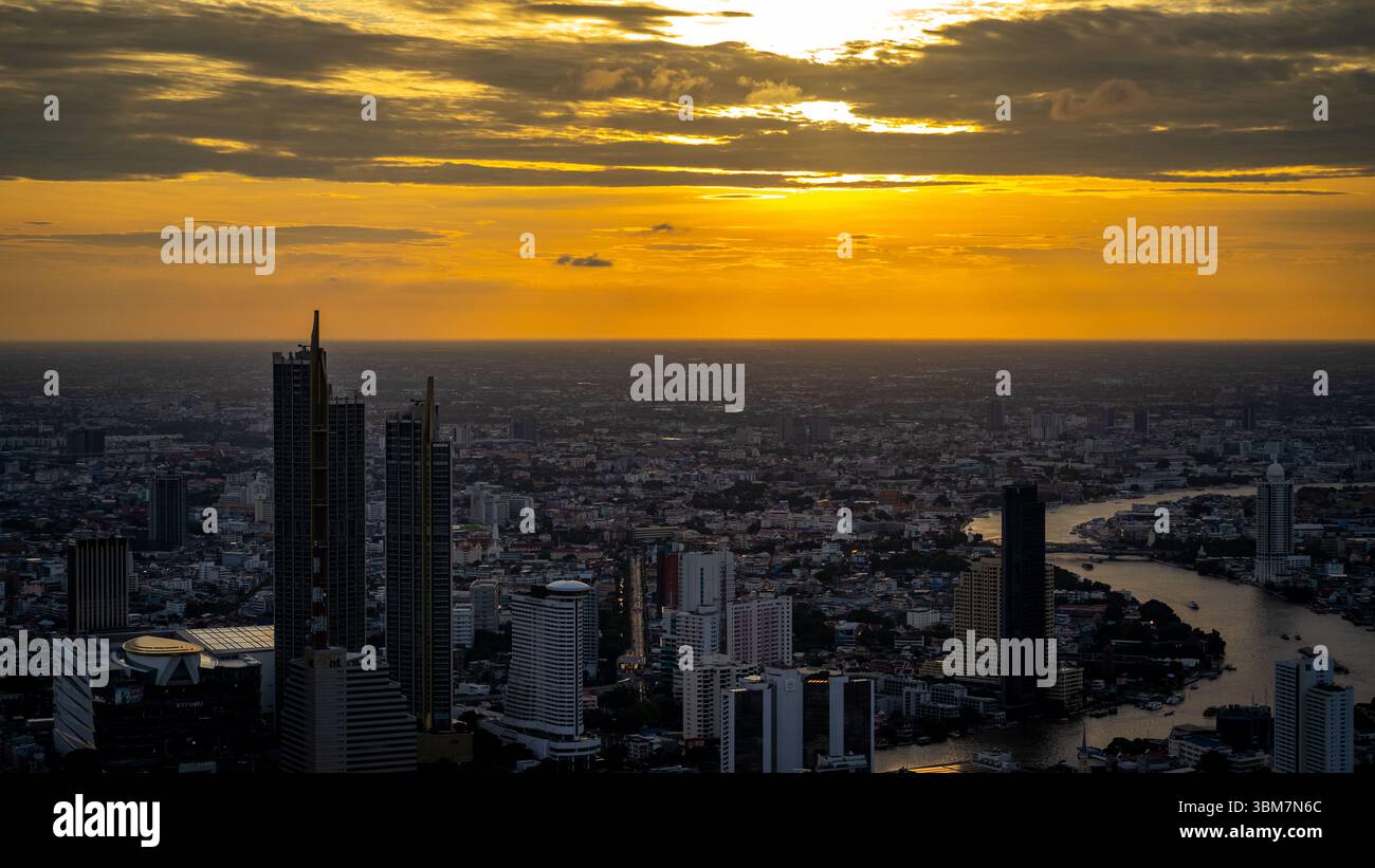 Rivière Chao Phraya au coucher du soleil Banque D'Images