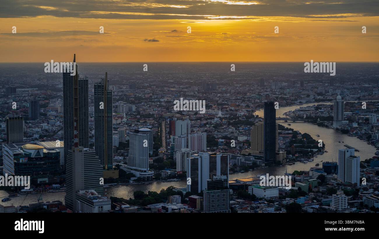 Rivière Chao Phraya au coucher du soleil Banque D'Images