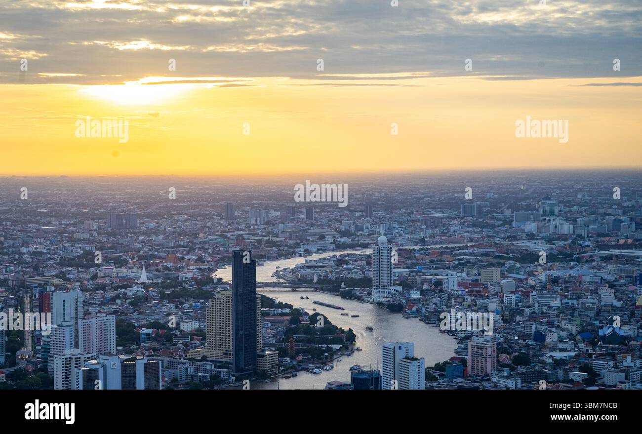 Rivière Chao Phraya au coucher du soleil Banque D'Images