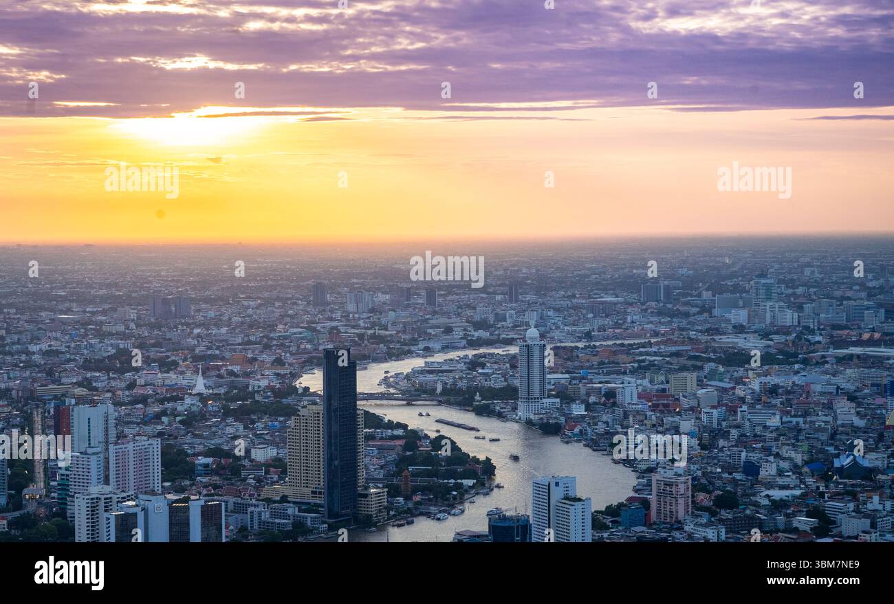 Rivière Chao Phraya au coucher du soleil Banque D'Images