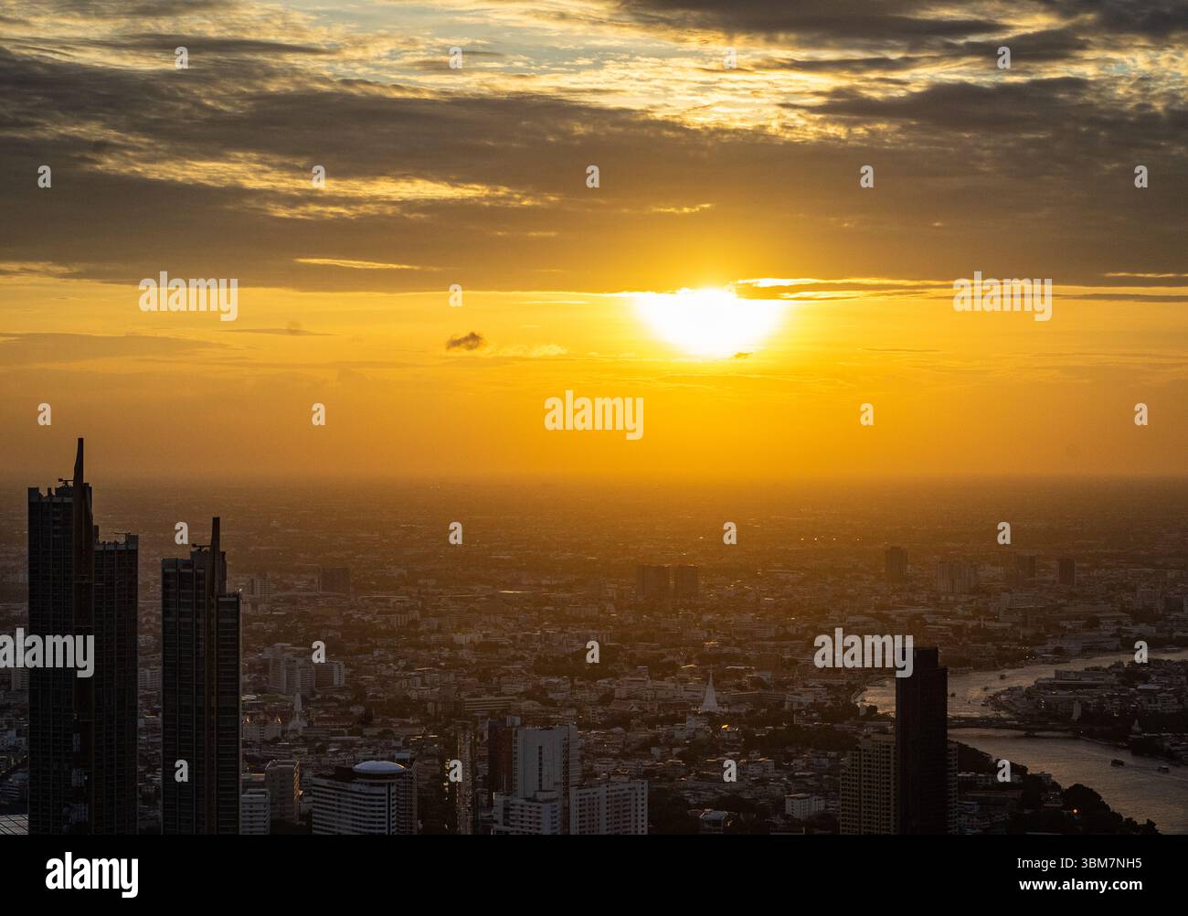 Rivière Chao Phraya au coucher du soleil Banque D'Images