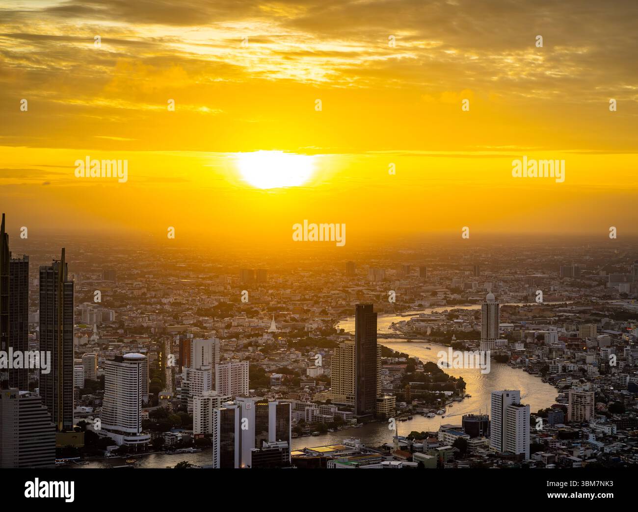 Rivière Chao Phraya au coucher du soleil Banque D'Images