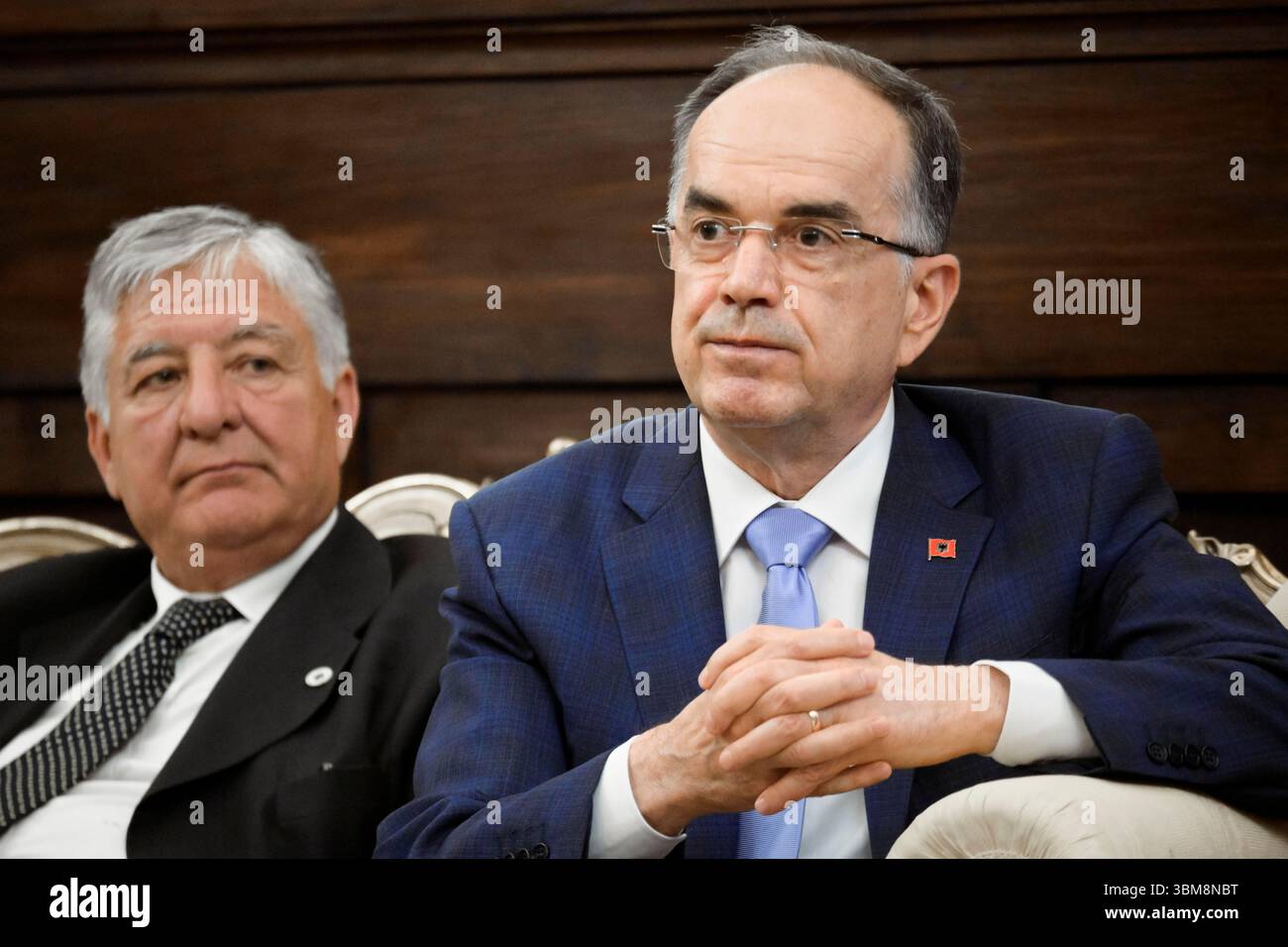Catanzaro, Catanzaro, Italie. 25 juin 2025. Président Begaj (R) vu à la Préfecture. Le Président de l'Albanie Bajram Begaj, accompagné de la première Dame Armanda Begaj, a visité la Préfecture et la Province de Catanzaro dans le cadre d'une visite institutionnelle en Calabre (juin 25-28) où vivent encore un nombre remarquable d'Arbereshe (locuteurs d'une ancienne langue albanaise). (Crédit image : © Valeria Ferraro/ZUMA Press Wire) USAGE ÉDITORIAL SEULEMENT ! Non destiné à UN USAGE commercial ! Banque D'Images