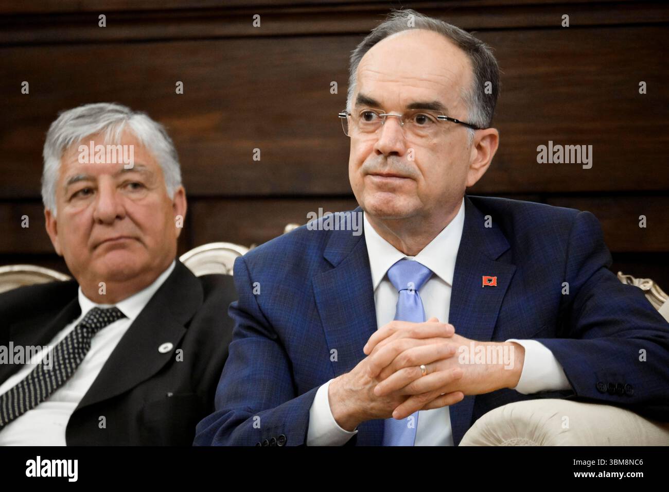Catanzaro, Catanzaro, Italie. 25 juin 2025. Président Begaj (R) vu à la Préfecture. Le Président de l'Albanie Bajram Begaj, accompagné de la première Dame Armanda Begaj, a visité la Préfecture et la Province de Catanzaro dans le cadre d'une visite institutionnelle en Calabre (juin 25-28) où vivent encore un nombre remarquable d'Arbereshe (locuteurs d'une ancienne langue albanaise). (Crédit image : © Valeria Ferraro/ZUMA Press Wire) USAGE ÉDITORIAL SEULEMENT ! Non destiné à UN USAGE commercial ! Banque D'Images