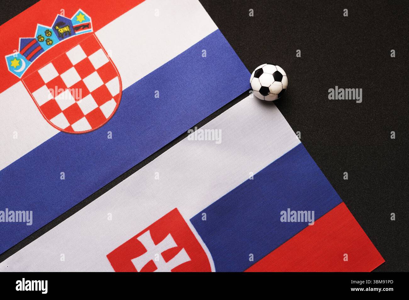 Croatie vs Slovaquie, match de football avec drapeaux nationaux Banque D'Images