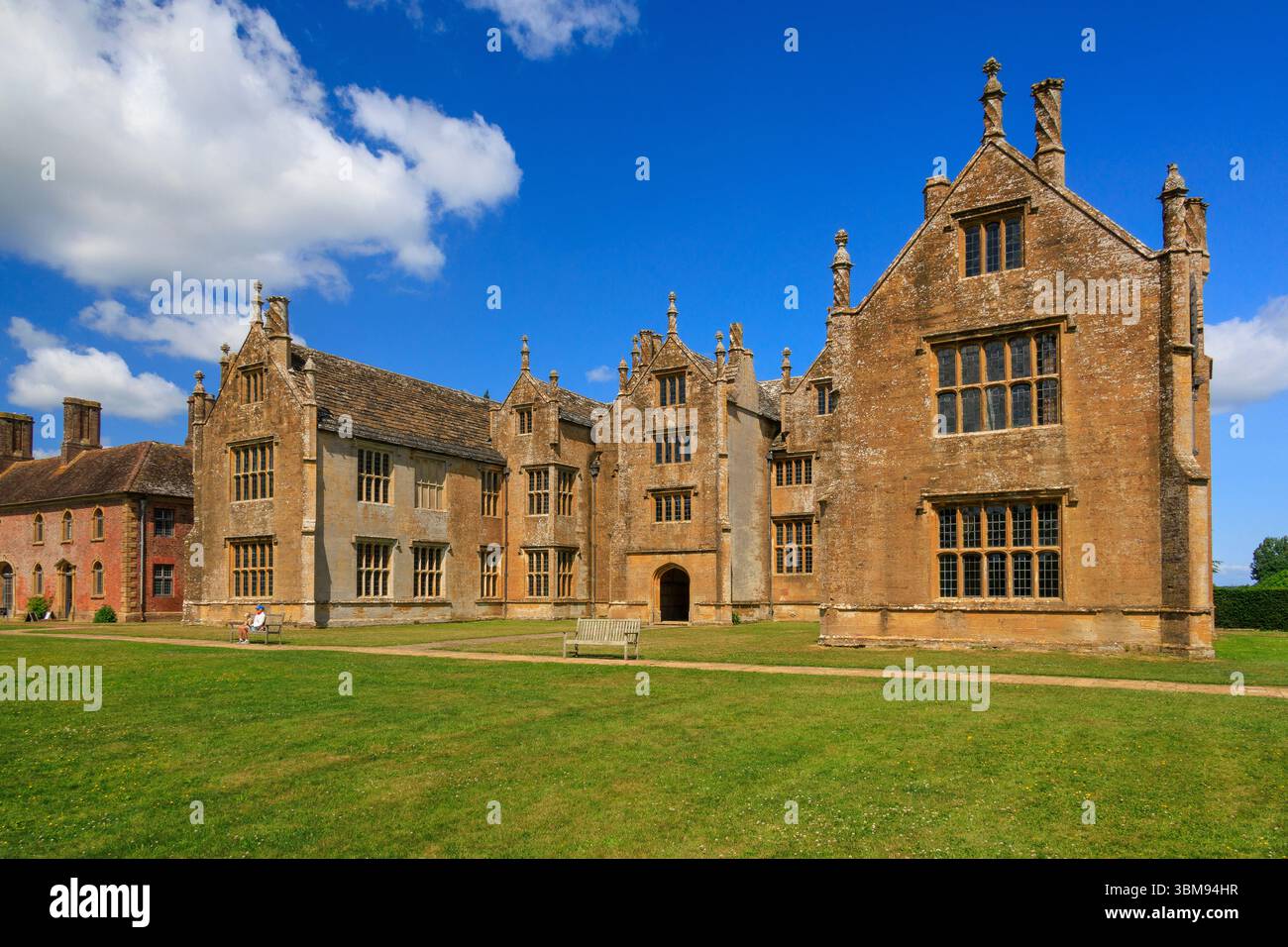 L'architecture impressionnante de la façade sud de Barrington court, NR Ilminster, Somerset, Angleterre, Royaume-Uni Banque D'Images