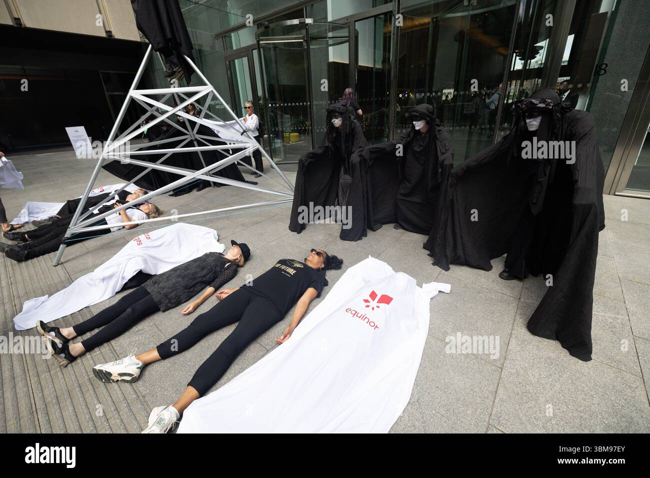 XR occupe le siège social de WPP, Londres Banque D'Images