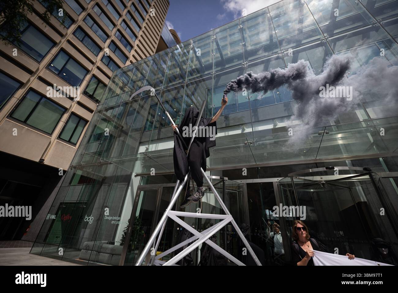 XR occupe le siège social de WPP, Londres Banque D'Images