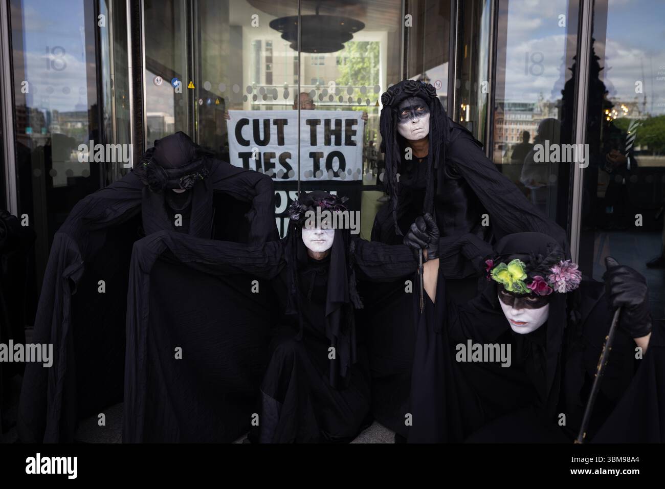 XR occupe le siège social de WPP, Londres Banque D'Images