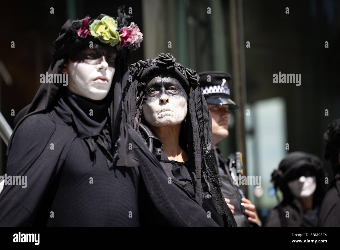 XR occupe le siège social de WPP, Londres Banque D'Images