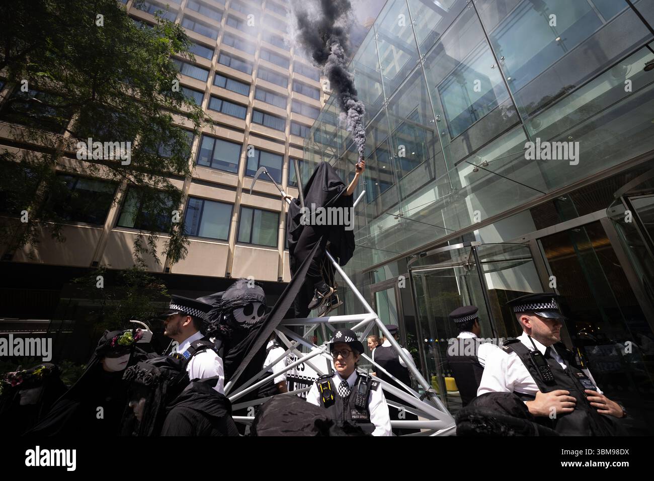 XR occupe le siège social de WPP, Londres Banque D'Images