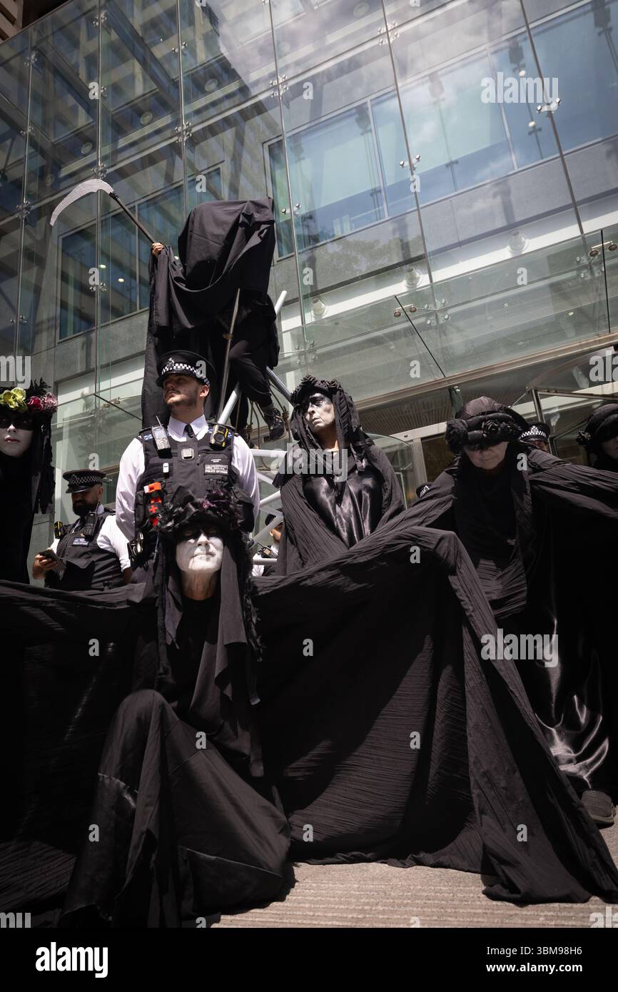 XR occupe le siège social de WPP, Londres Banque D'Images