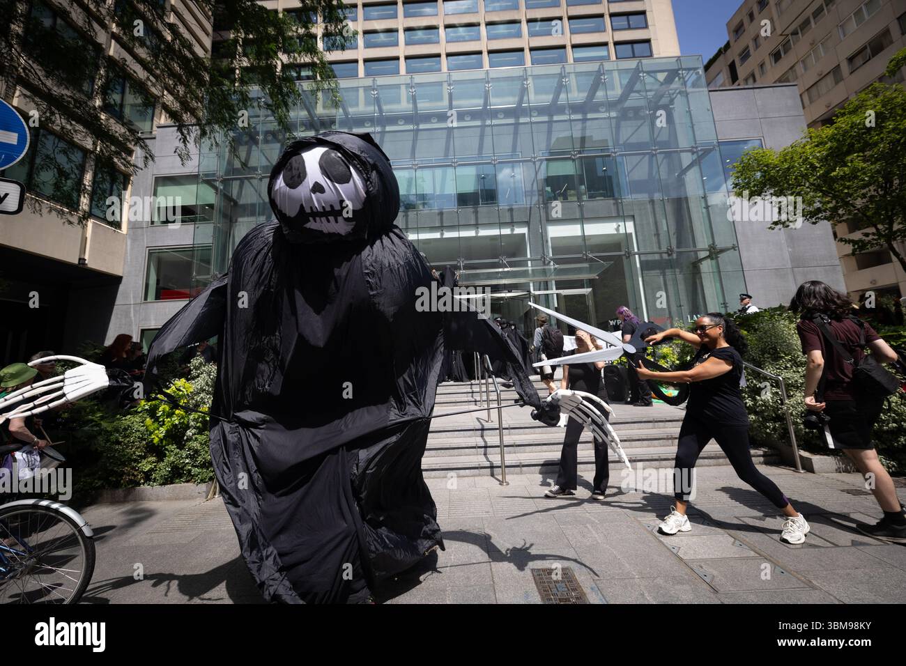 XR occupe le siège social de WPP, Londres Banque D'Images