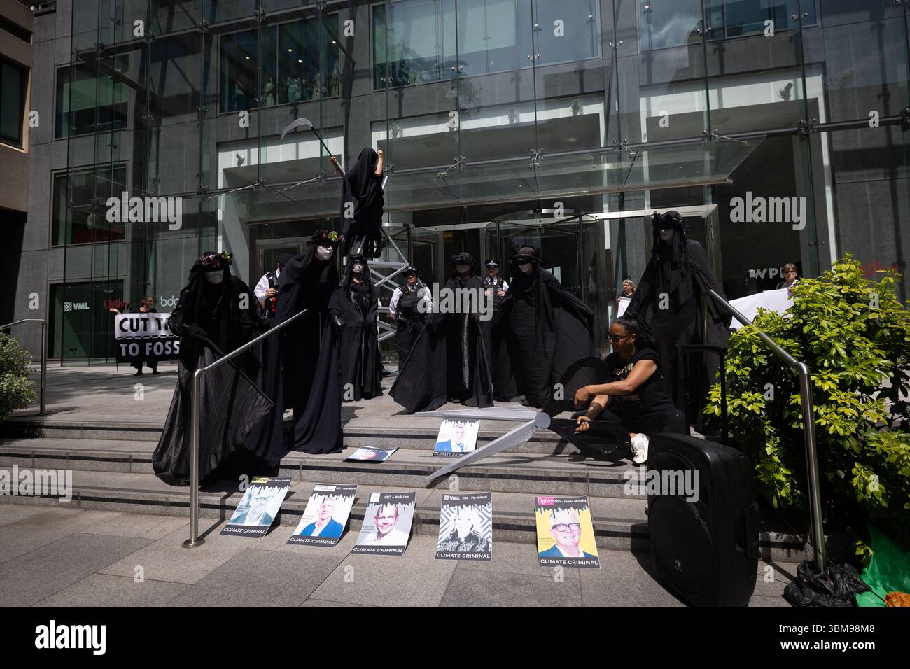 XR occupe le siège social de WPP, Londres Banque D'Images