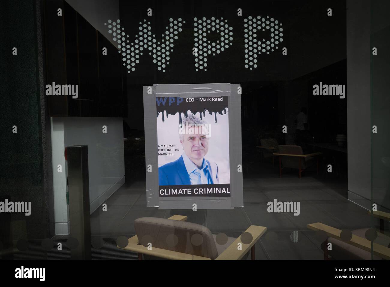 XR occupe le siège social de WPP, Londres Banque D'Images