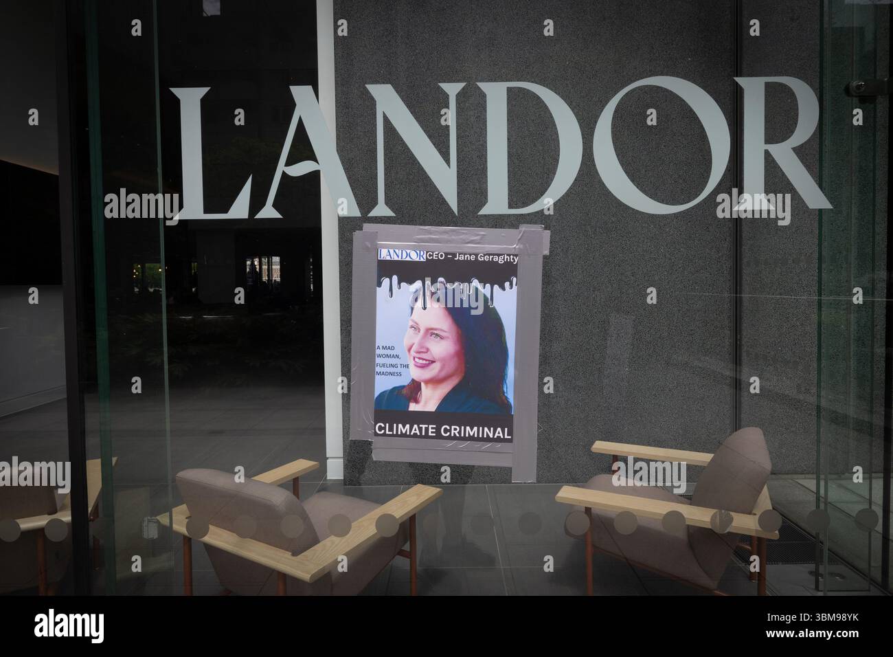 XR occupe le siège social de WPP, Londres Banque D'Images