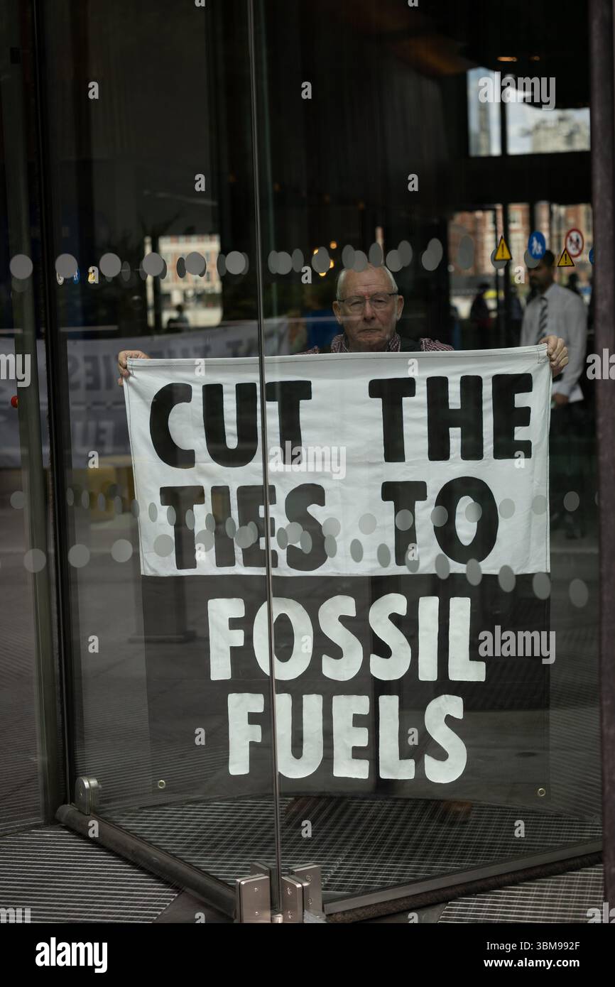 XR occupe le siège social de WPP, Londres Banque D'Images