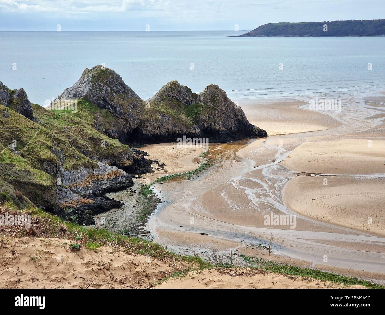 Three Cliffs Bay sur le Gower Peninsular West Glamourgan Wales qui est une populaire côte galloise attraction destination de voyage d'une beauté exceptionnelle i Banque D'Images