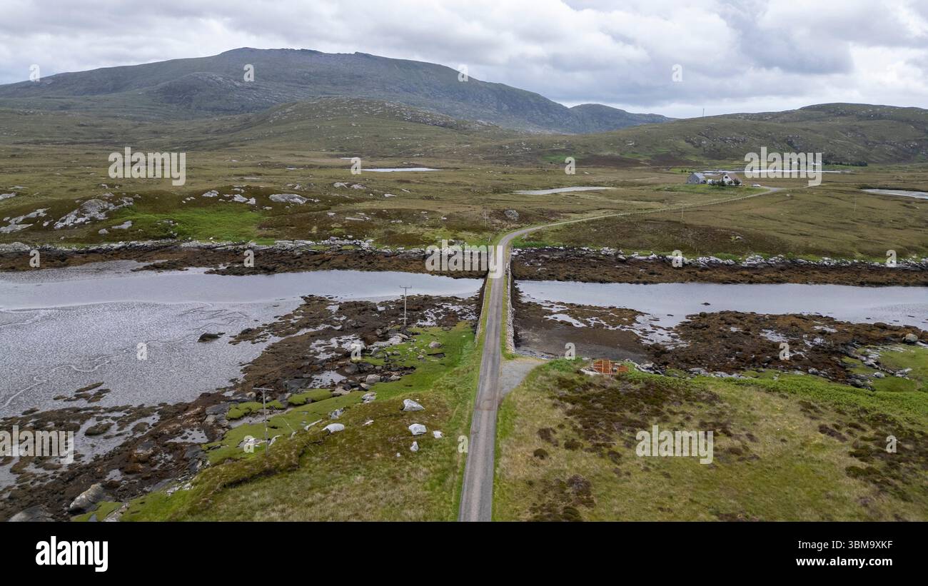 Vue aérienne par drone du Loch Eynort, (Locheynort) île de South Uist, Écosse Banque D'Images