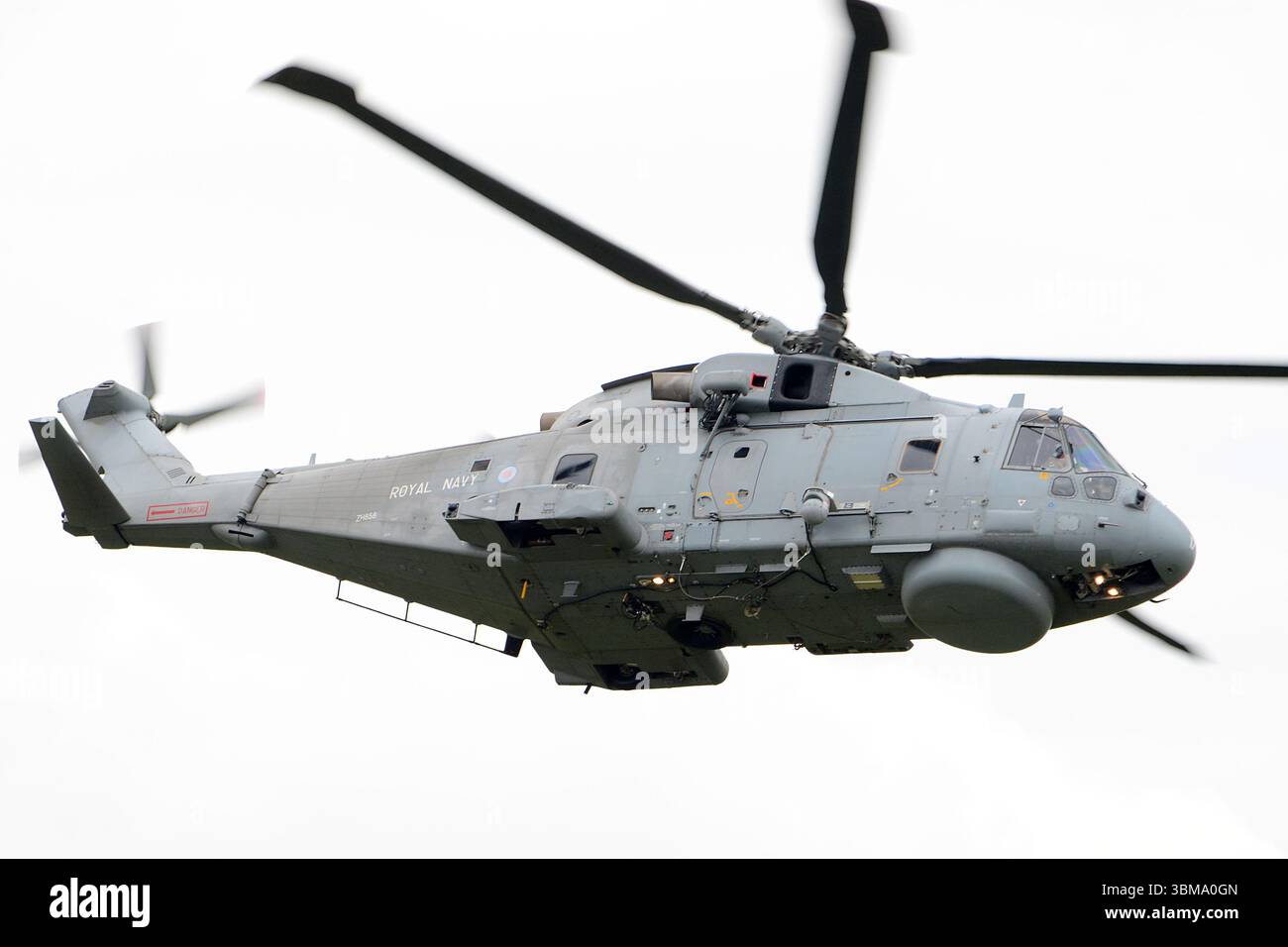 Royal Navy Agusta Westland AW101, ZH858, hélicoptère de guerre anti-sous-marine 'B' (ASW), HMS Sultan à Gosport Banque D'Images