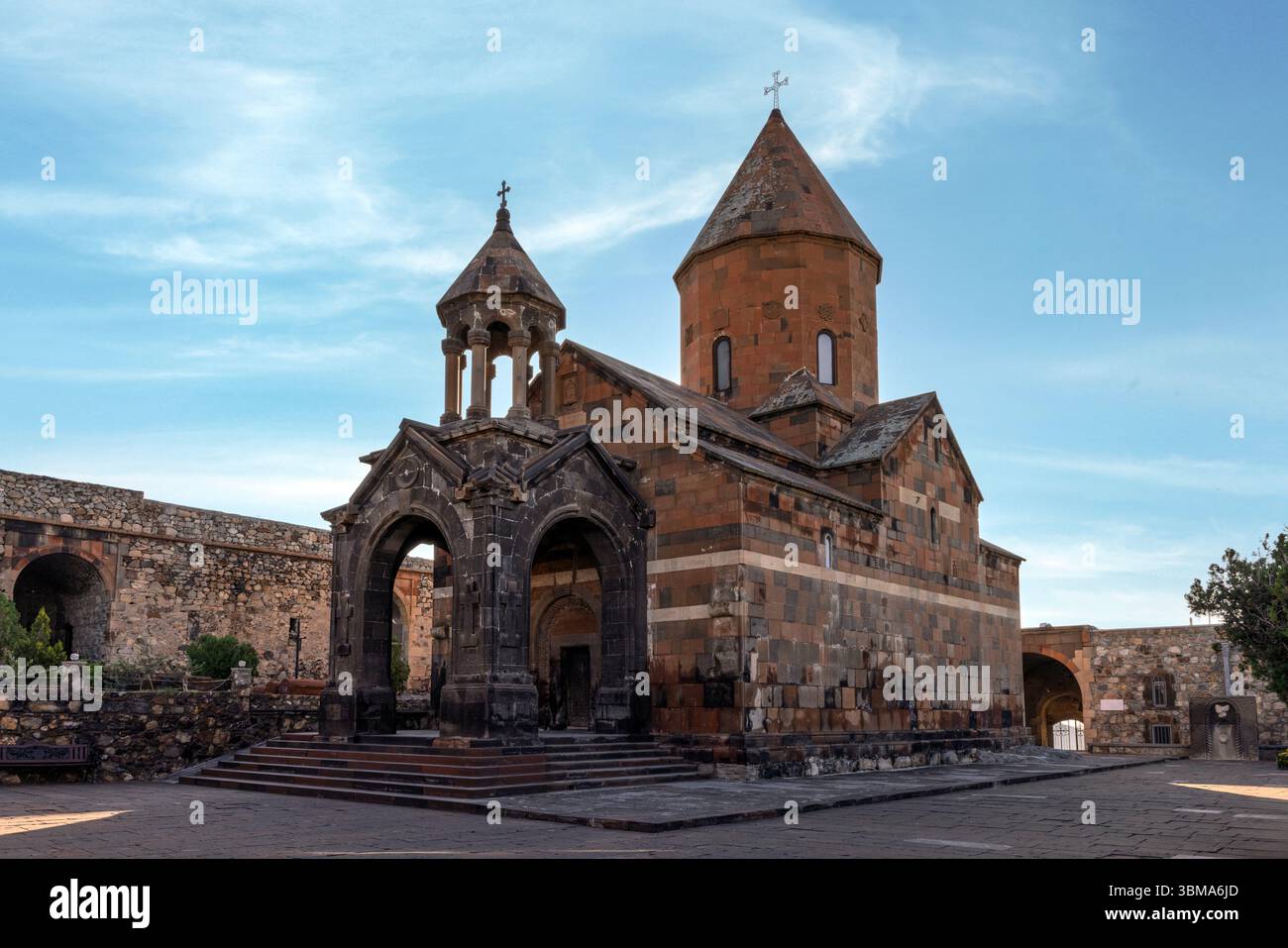 Une vue sur le monastère historique de Khor Virap avec l'emblématique Mont Ararat enneigé en arrière-plan. Banque D'Images
