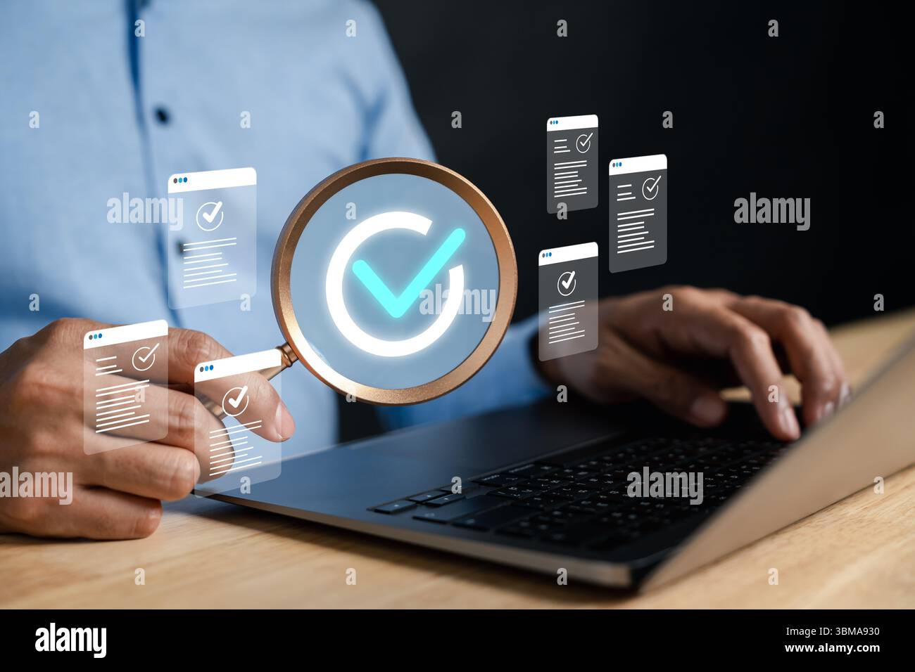 Documentez l'assurance qualité et la validation du contenu grâce à la liste de contrôle numérique et à la loupe. Idéal pour la révision des flux de travail, les processus d'audit et la conformité Banque D'Images