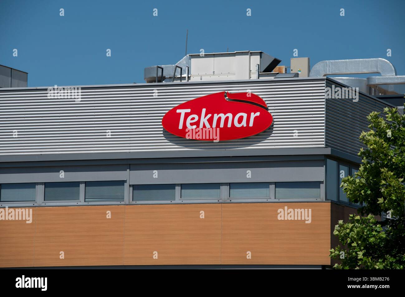 Nitra, Slovaquie - 15 juin 2025 : TEKMAR Slovaquie. TEKMAR est une entreprise manufacturière opérant dans l'industrie alimentaire. Banque D'Images