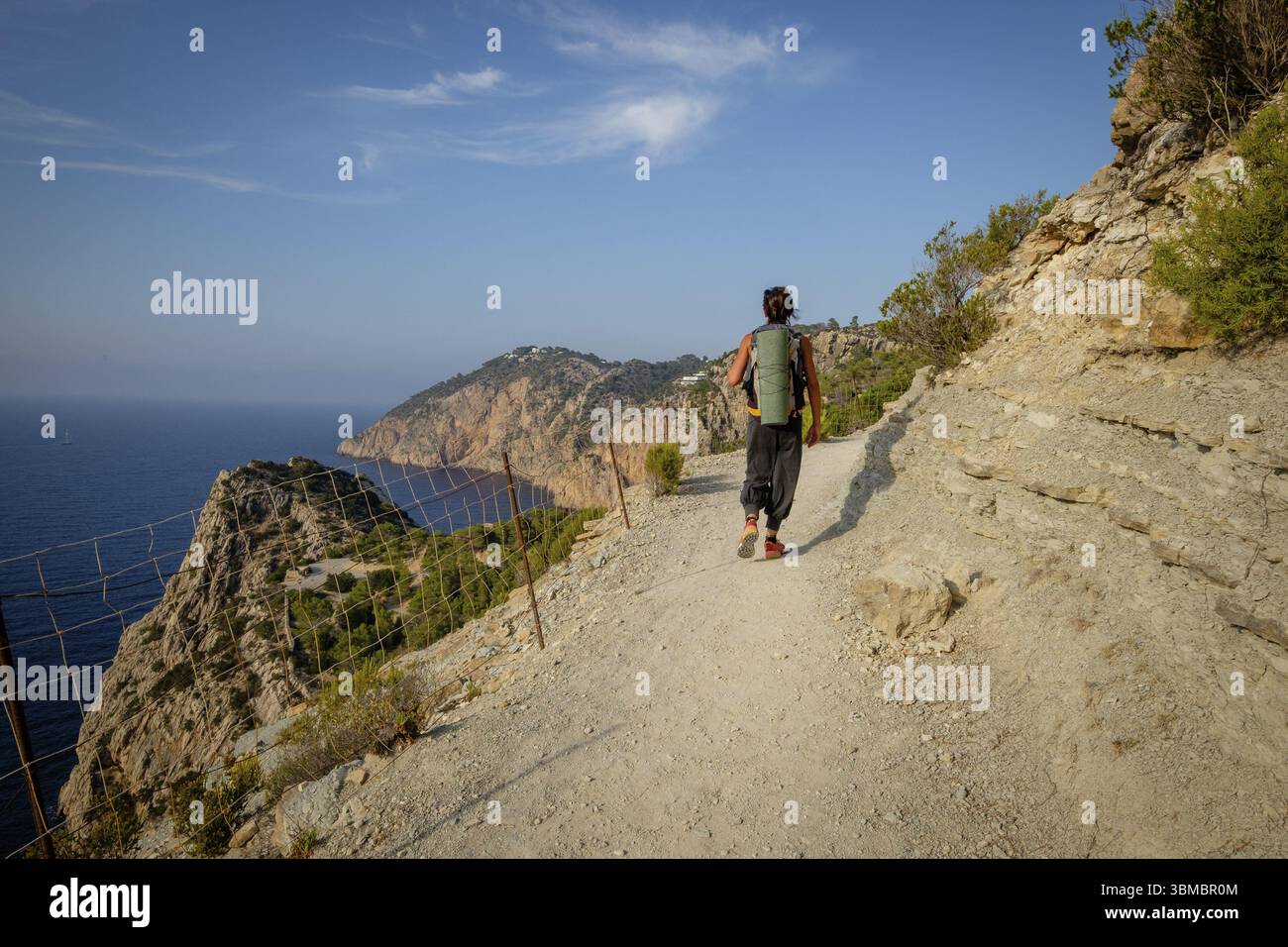 Wanderer auf dem Wanderweg es Portitxol, Gemeinde Sant Joan de Labritja, Ibiza, Balearische Inseln, Espagne Banque D'Images