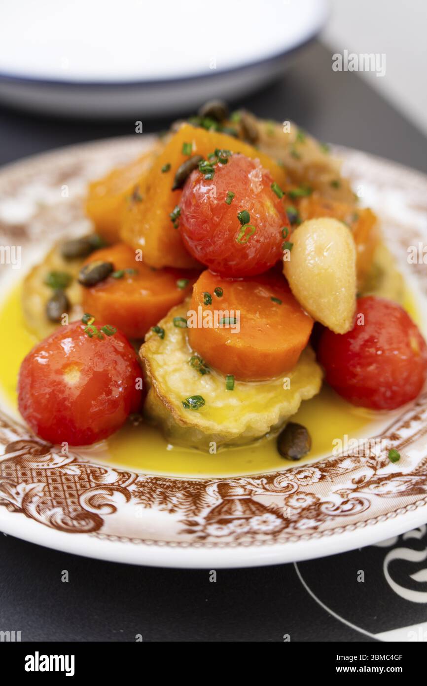 Légumes marinés, Bar Canyi, quartier Mercat de Sant Antoni, Barcelone, â€‹ â€‹ Catalogne, Espagne, Europe Banque D'Images