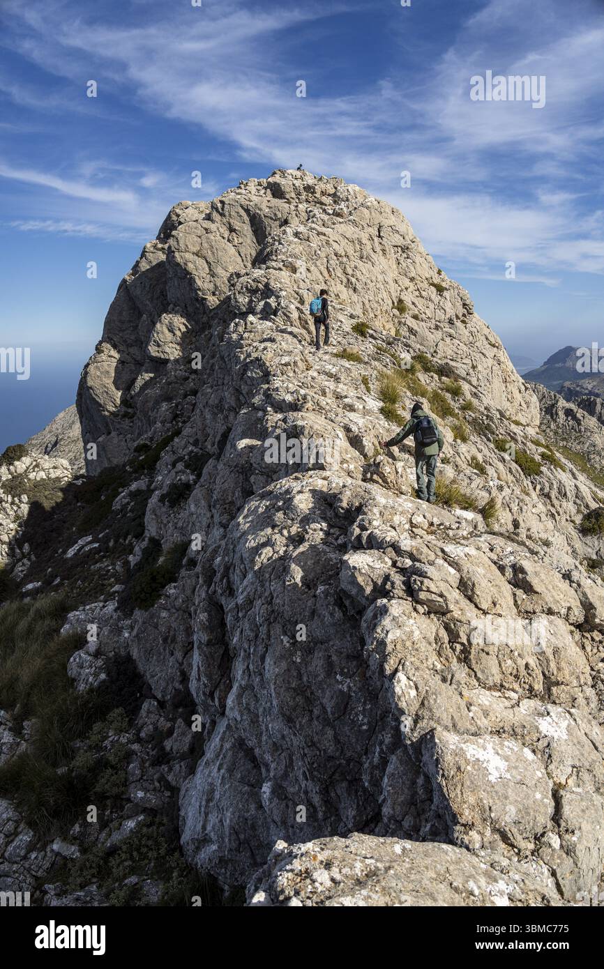 Ascension vers Penyal de Migdia, Puig Major, Escorca, zone naturelle de la Serra de Tramuntana., Majorque, Îles Baléares, Espagne, Europe Banque D'Images