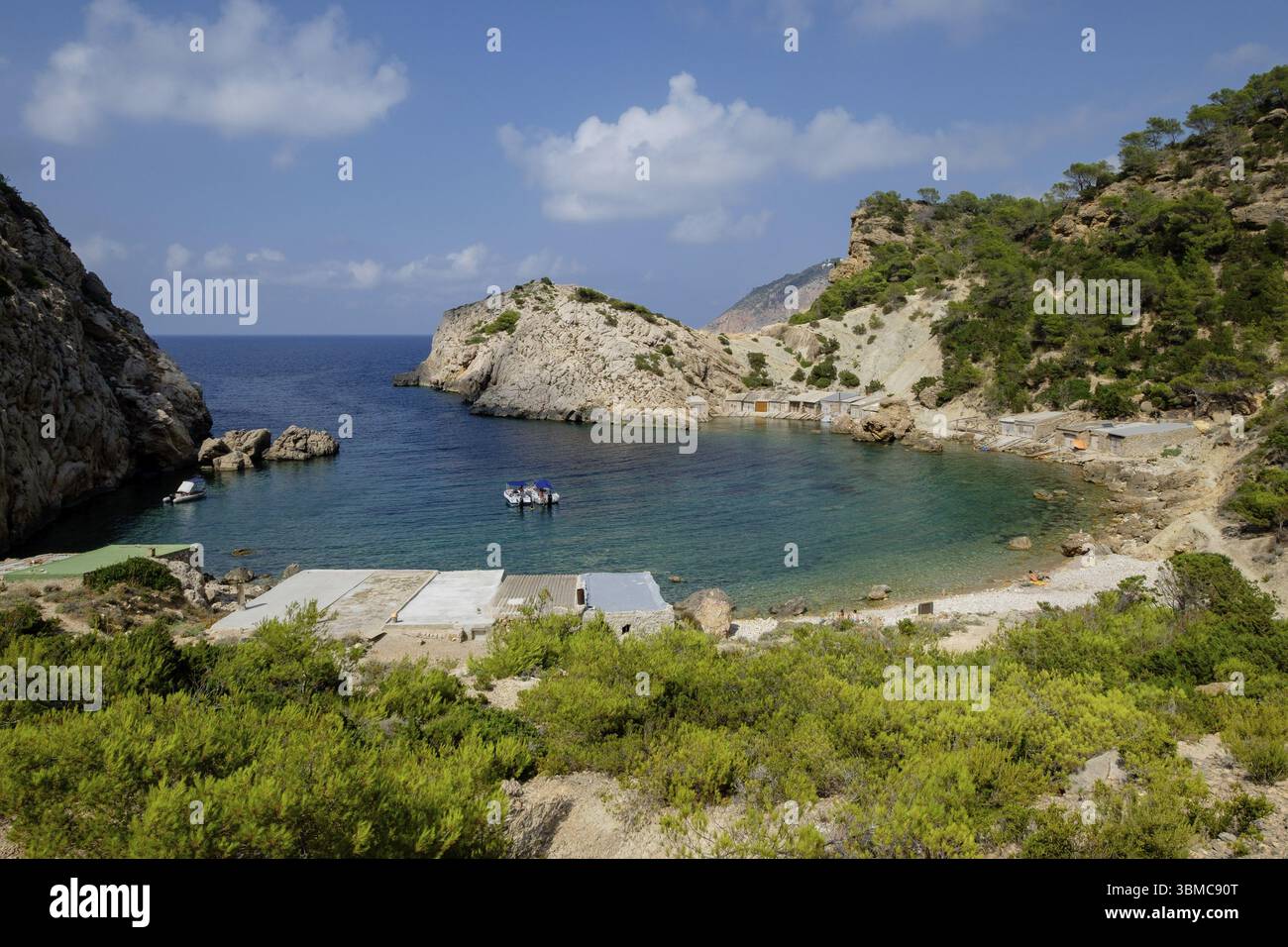 Es Portitxol plage, crique en pierre, municipalité de Sant Joan de Labritja, Ibiza, Îles Baléares, Espagne, Europe Banque D'Images