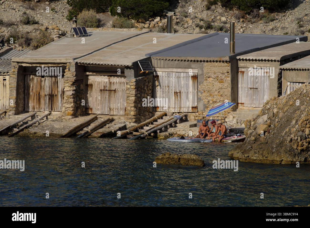 Cabanes à bateaux, es Portitxol, municipalité de Sant Joan de Labritja, Ibiza, Îles Baléares, Espagne, Europe Banque D'Images