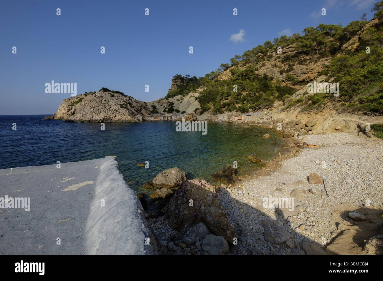 Es Portitxol plage, crique en pierre, municipalité de Sant Joan de Labritja, Ibiza, Îles Baléares, Espagne, Europe Banque D'Images