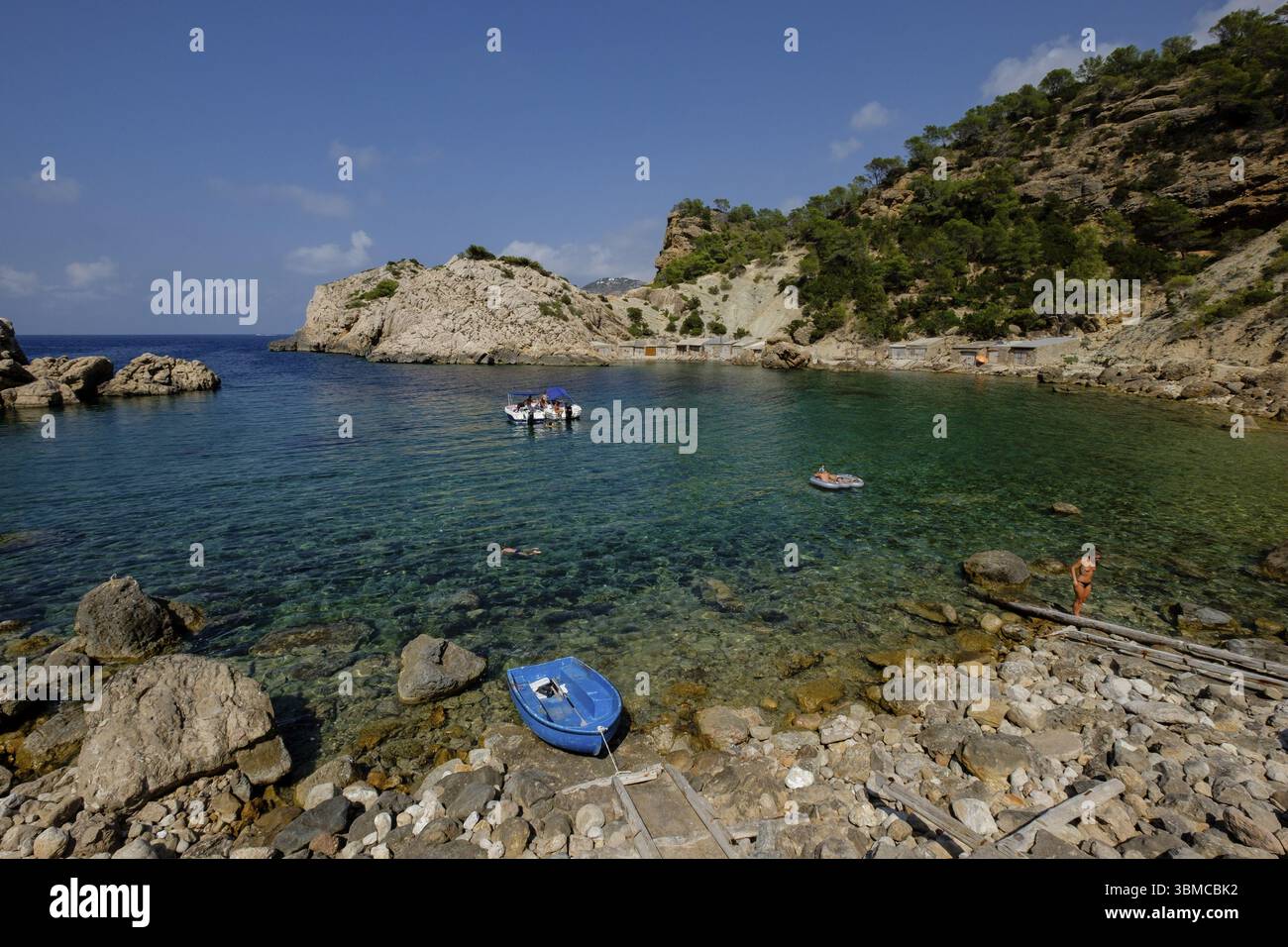 Es Portitxol plage, crique en pierre, municipalité de Sant Joan de Labritja, Ibiza, Îles Baléares, Espagne, Europe Banque D'Images