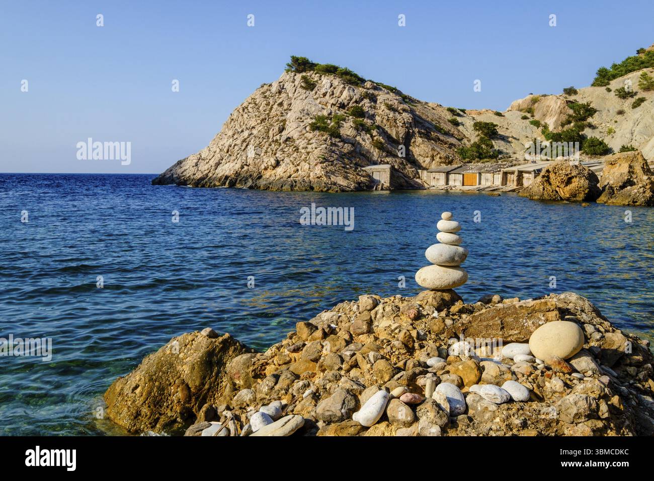 Es Portitxol plage, crique en pierre, municipalité de Sant Joan de Labritja, Ibiza, Îles Baléares, Espagne, Europe Banque D'Images