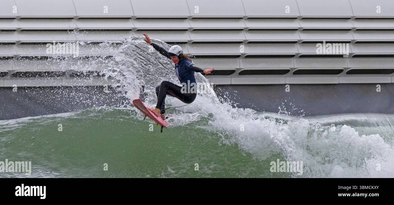 Hi-Land Fling Surf au Lost Shore Surf Resort, Édimbourg, Écosse, Royaume-Uni Banque D'Images