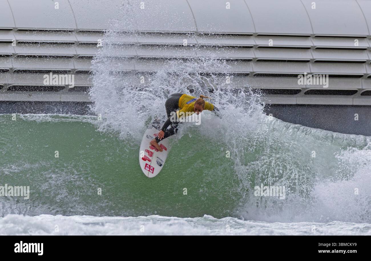 Hi-Land Fling Surf au Lost Shore Surf Resort, Édimbourg, Écosse, Royaume-Uni Banque D'Images